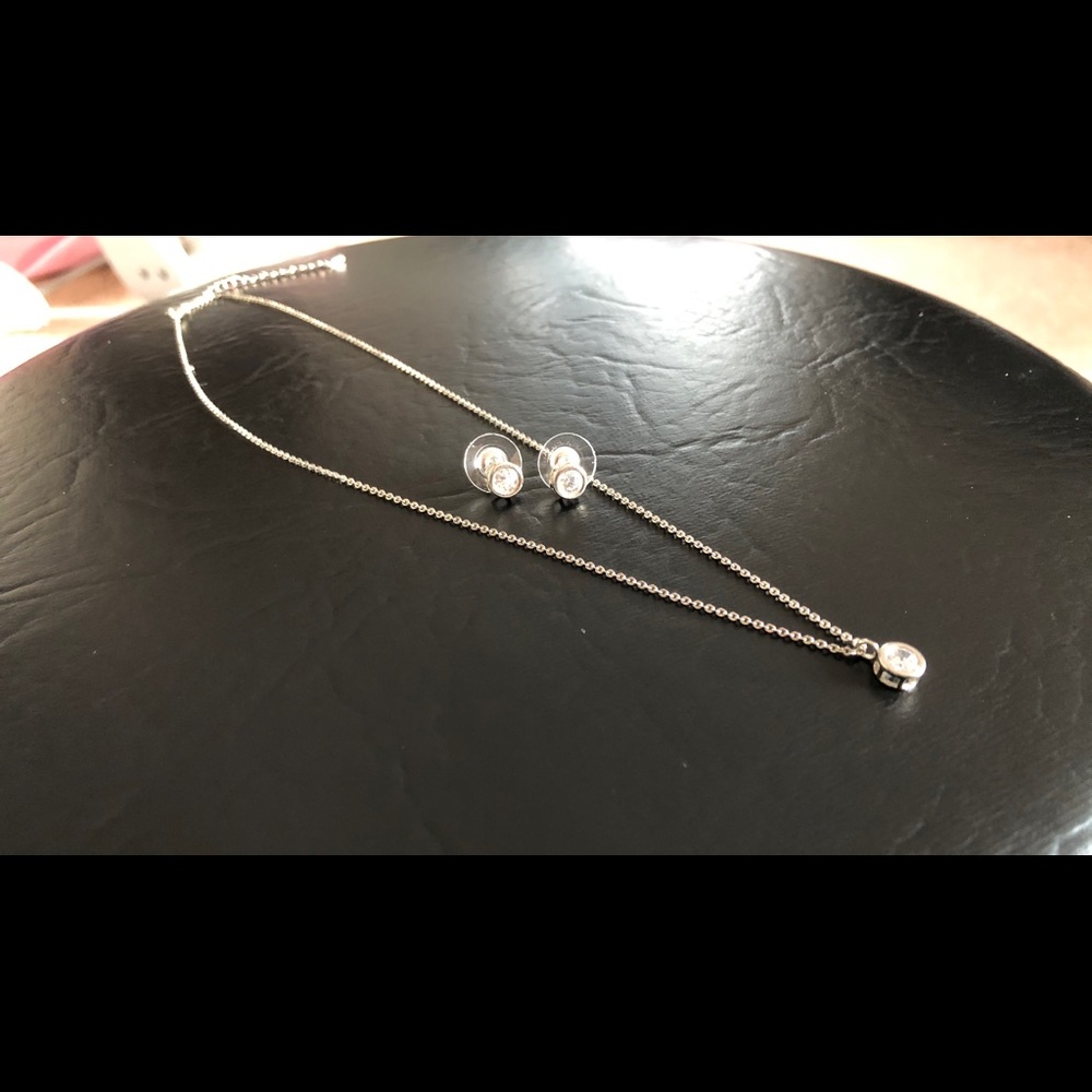 Nekclace and stud Earrings